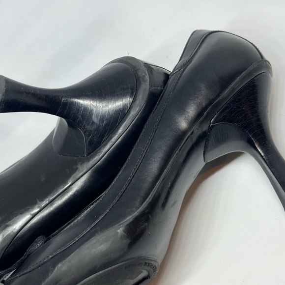 BCBG Black Leather Heals - Picture 9 of 9